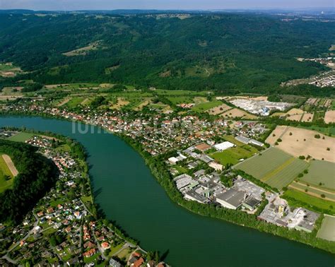 Luftbild Wallbach Ortskern Am Uferbereich Des Rhein Flussverlaufes