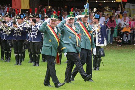 Sch Tzenfest Pbsv So Parade Paderborn Sch Tzenplatz Paderline