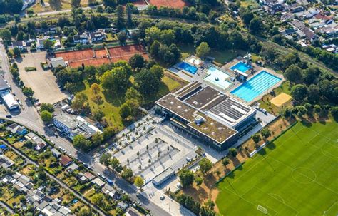 D Sseldorf Aus Der Vogelperspektive Schwimmbecken Des Freibades