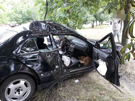 Wypadek Na Zaporoskiej Mercedes Kozio Kowa I Uderzy W Drzewo