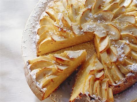 Möhren Mandel Kuchen mit Äpfeln Rezept EAT SMARTER