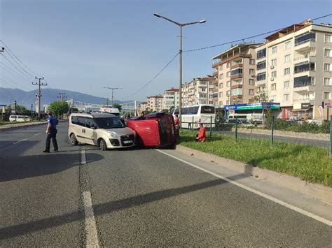 Bursa da Yol Verme Tartışması Kaza İle Sonlandı 3 Yaralı