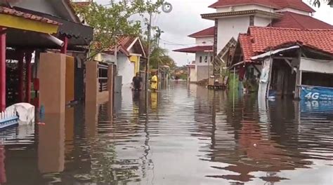 Banjir Di 4 Kecamatan Di Pekalongan Tak Kunjung Surut Ratusan Warga