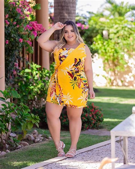 Clara Plus Size no Instagram Nossa coleção é semanal Tamanho