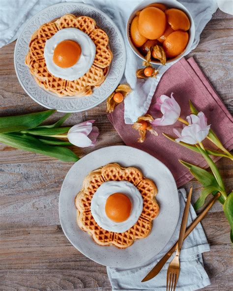 Spiegelei Waffeln ohne Zucker für den Osterbrunch carinaberry