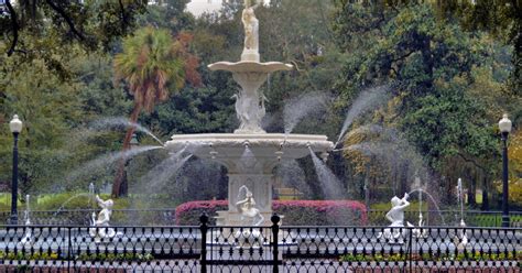 Fountain at Forsyth Park in Savannah, Georgia - Encircle Photos