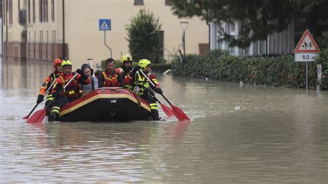 Two Missing 1000 Evacuated As Storm Boris Brings Flooding To Northern