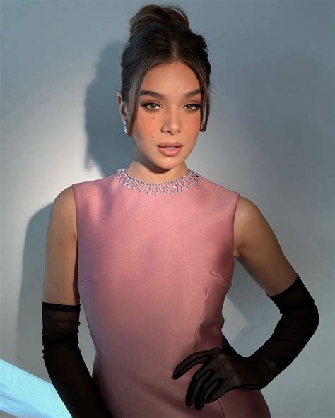 HAILEE STEINFELD Golden Globes Awards Photoshoot January 2024