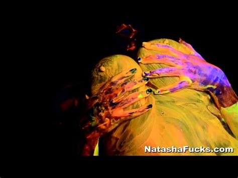 Luz Negra Se Burlan Y Se Duchan XVIDEOS