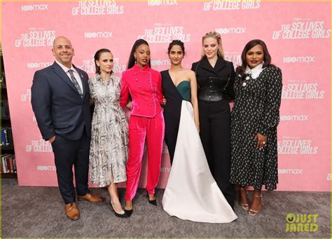 Mindy Kaling Gets Bj Novaks Support At The Sex Lives Of College Girls Premiere Photo