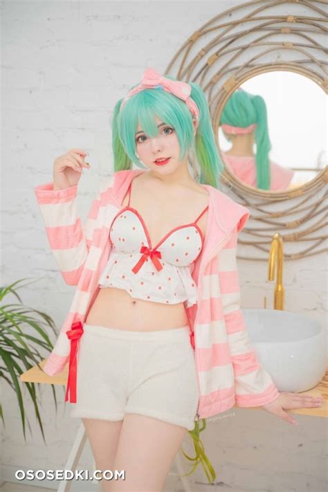 Saya Scarlet Vocaloid Hatsune Miku Naked Cosplay Asian Photos