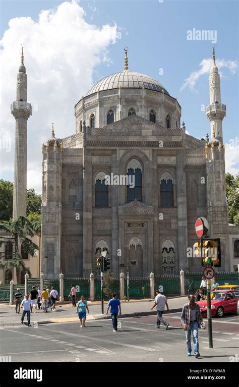 Pertevniyal Valide Sultan Camii Banque De Photographies Et Dimages