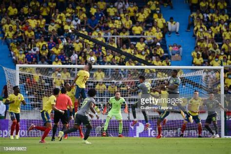 Colombia Vs Ecuador Soccer Match Photos and Premium High Res Pictures ...