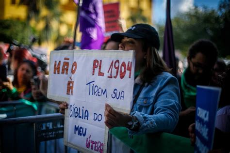 Grupo de 460 padres bispos e diáconos reprova PL antiaborto em