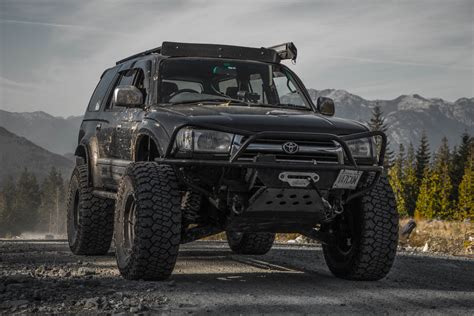 Toyota Hilux Surf Off Road