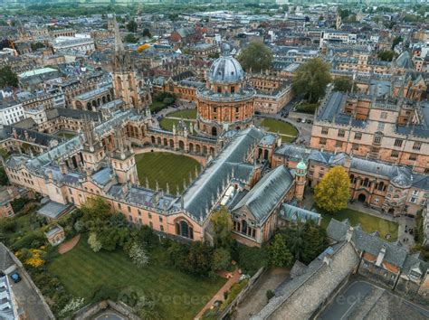 Aerial view over the city of Oxford with Oxford University. 26175824 ...