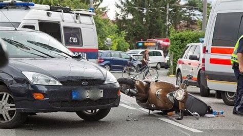 39 jährige Lenkerin bei Kollision mit Pkw verletzt SN at