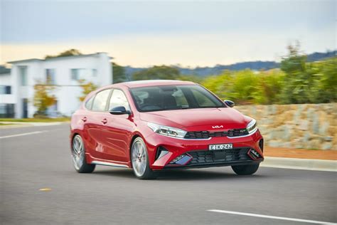 Nuevo Kia Cerato 2021 el compacto barato que no verás aquí