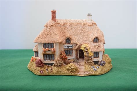 Lilliput Lane Collectibles Royal Oak Inn Mint In Its Original Box