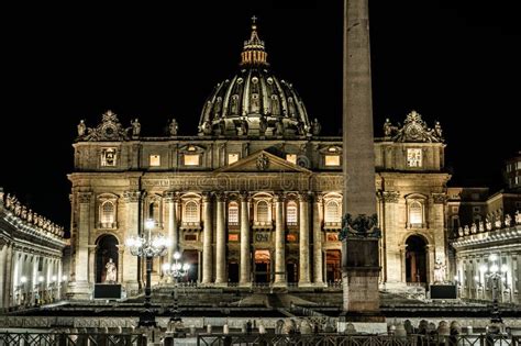 St. Peter S Square and St Peter S Basilica at Night. Vatican City Stock ...