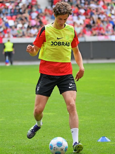 Fotos Neuzug Nge R Ckkehrer Schuster So Lief Der Trainingsauftakt