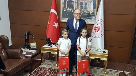 İl Millî Eğitim Müdürümüzü İlkokulu 2 sınıf öğrencilerimiz Elif Irmak