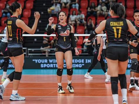 PLDT drubs Akari to stay atop of PVL standings | Philstar.com