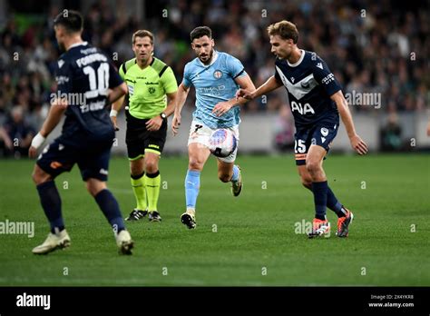 Matthew Leckie Playing Football Hi Res Stock Photography And Images Alamy