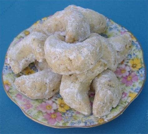 Almond Crescents Kourabiedes) Recipe - Greek.Food.com