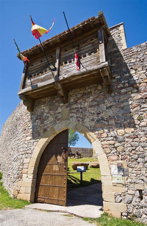 Hoarding Ancient And Medieval Architecture