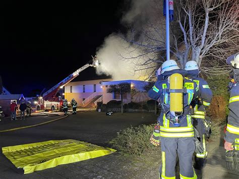 EB 106 Feuer MIG Dachstuhlbrand Mit Personen OT Retzen Feuerwehr