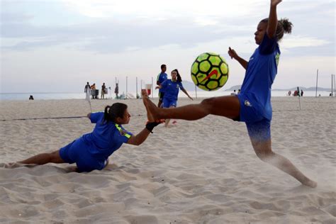 Seleção feminina encerra período de treino em Copacabana CBSB