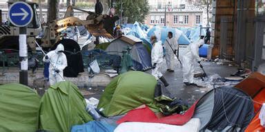 Paris Im Chaos Tausende Fl Chtlinge Zelten Unter Freiem Himmel