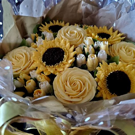 12 Sunflower Bouquet