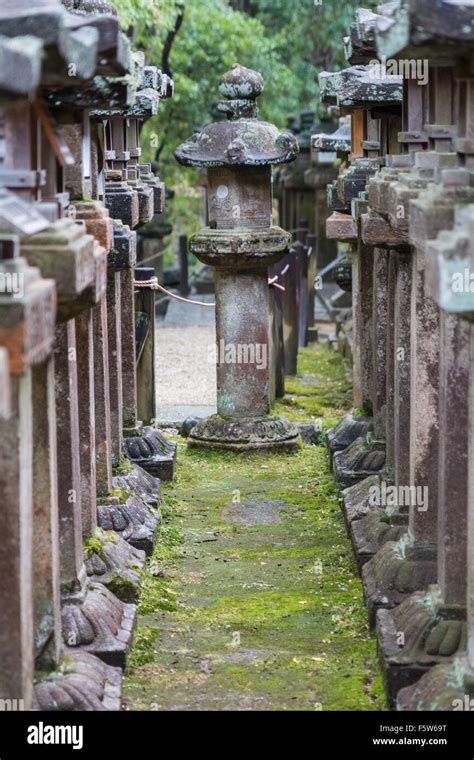 Nara temples hi-res stock photography and images - Alamy