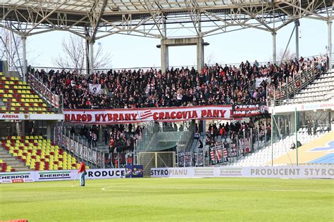 Kibice Cracovii w Kielcach Tak dopingowali Pasy Zdjęcia Dziennik