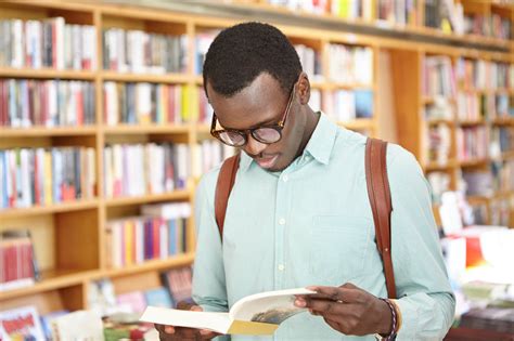 Saiba Como Comprar Livros Para Faculdade Economizando Em Passos