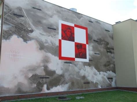 Hołd dla polskich lotników Na Gocławiu powstał nowy mural Wiadomości