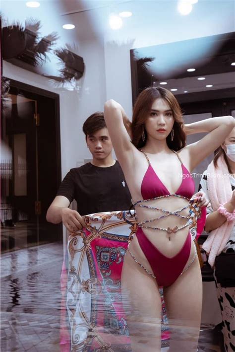 55 Hình ảnh Ngọc Trinh bikini nhỏ xíu rất quyến rũ và gợi dục