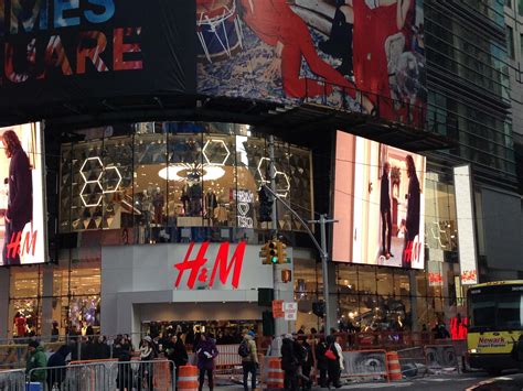 H&M Times Square Flagship Retail Store | W&W Glass, LLC