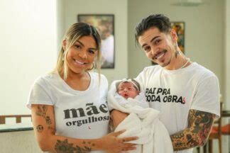 Biel e Tays Reis fazem homenagem a filha Pietra tatuagens Área VIP