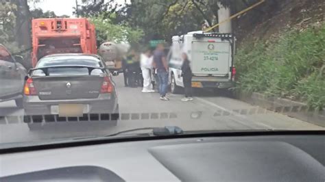 Encuentran un hombre sin vida dentro de un carro por la estación