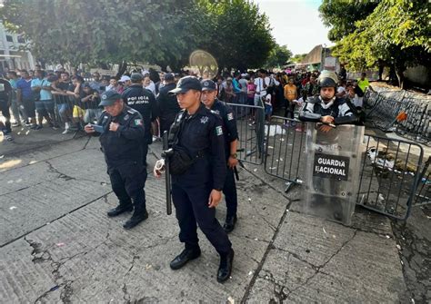 La Jornada Tras irrupción de migrantes refuerzan seguridad en