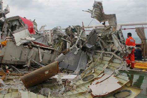 Encuentran Las Cajas Negras Del Avión De Airasia Revista La Verdad