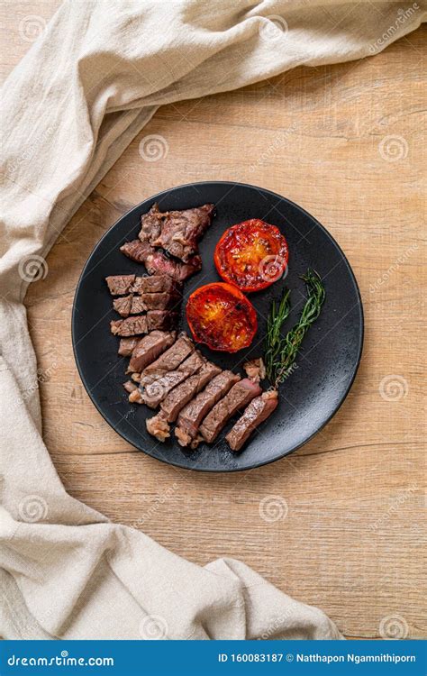 Bife De Carne Rara De Carne Grelhada Imagem De Stock Imagem De Bife