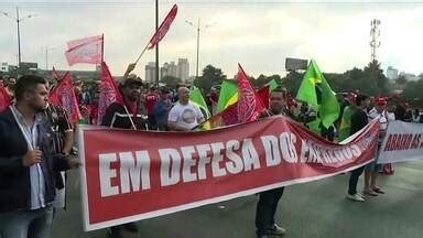 Assistir Jornal GloboNews Metalúrgicos do ABC Paulista fazem protesto