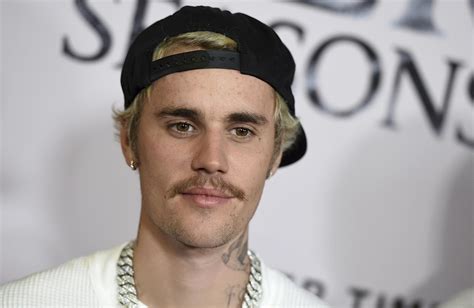 Justin Bieber Bądźmy razem izolując się TEN wzruszający film mówi