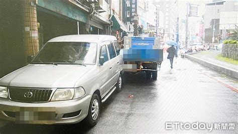 工程車施工忘拉手煞車下秒倒退嚕 貨車被撞玻璃破了 屁股全爛 Ettoday社會新聞 Ettoday新聞雲