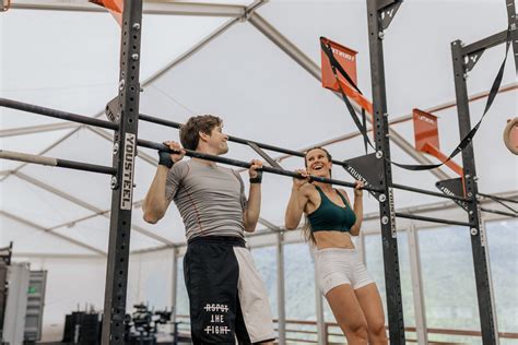 Chin Ups Vs Pull Ups La DiffÉrence Les Avantages Et Les Muscles TravaillÉs