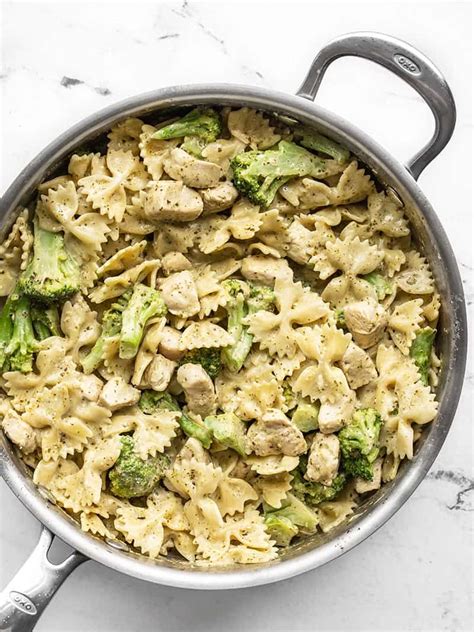 Pâtes crémeuses au pesto avec poulet et brocoli